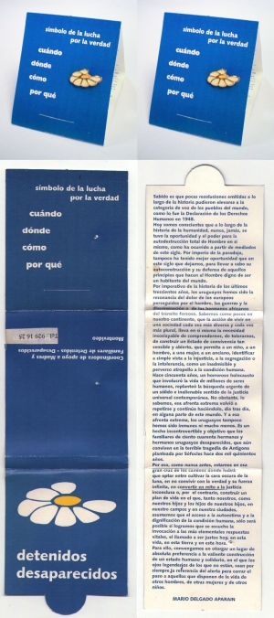 Prendedor y estuche con texto