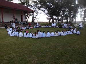 Merienda de tortas fritas en la Escuela nro 85 y Museo Escolar Rural de Altos del Perdido
