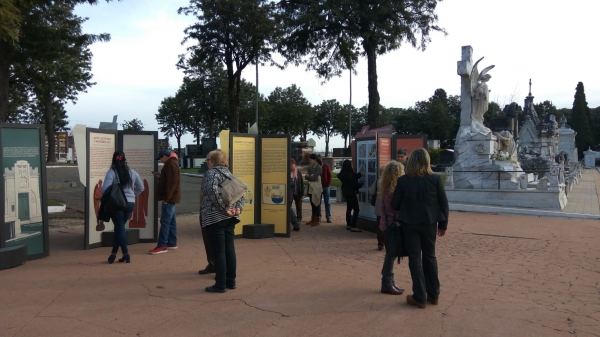 Exposición en cementerio de Mercedes