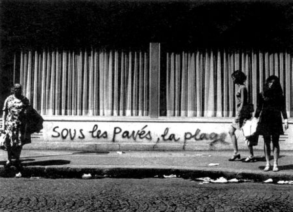 &quot;Bajo los adoquines, la playa&quot;. Mayo del 68