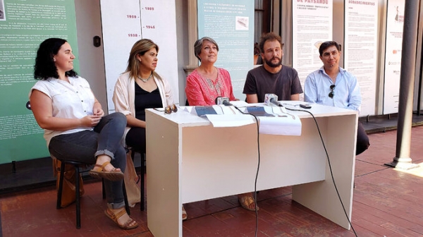 Valeria Garré, Graciela Beneventano, Mariela Coiro, Alejandro Mesa y Alejandro Leites  durante la conferencia de prensa